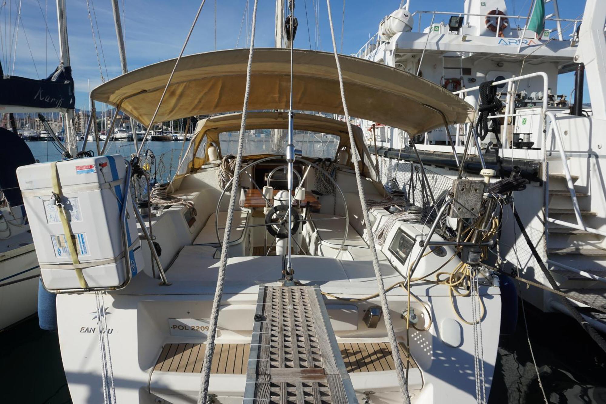 Gloria Sailing *