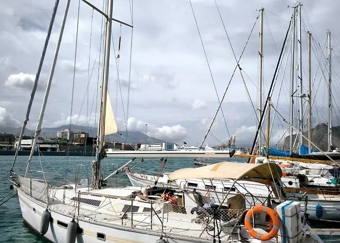 Gloria Sailing
