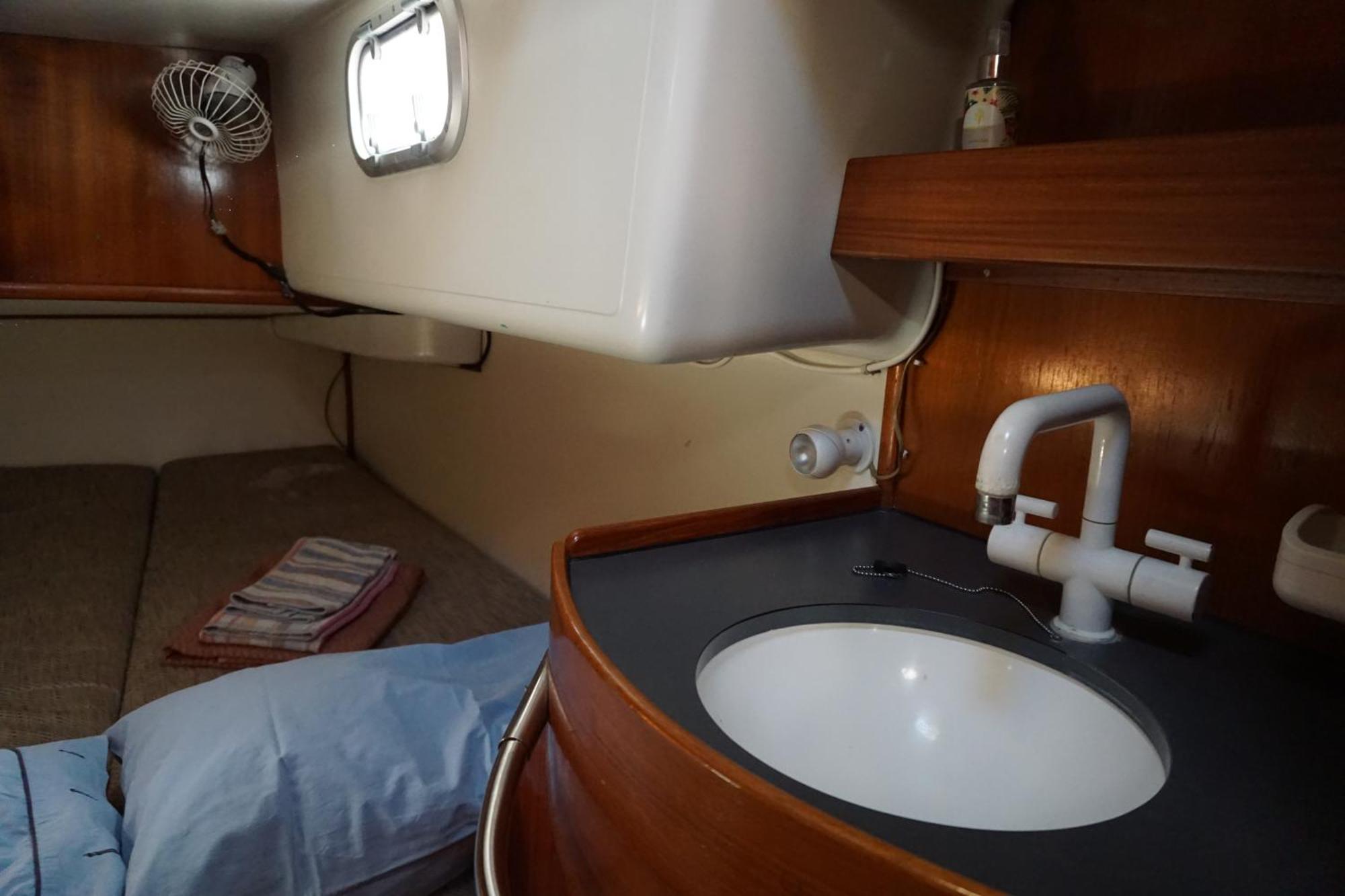 Gloria Sailing Botel