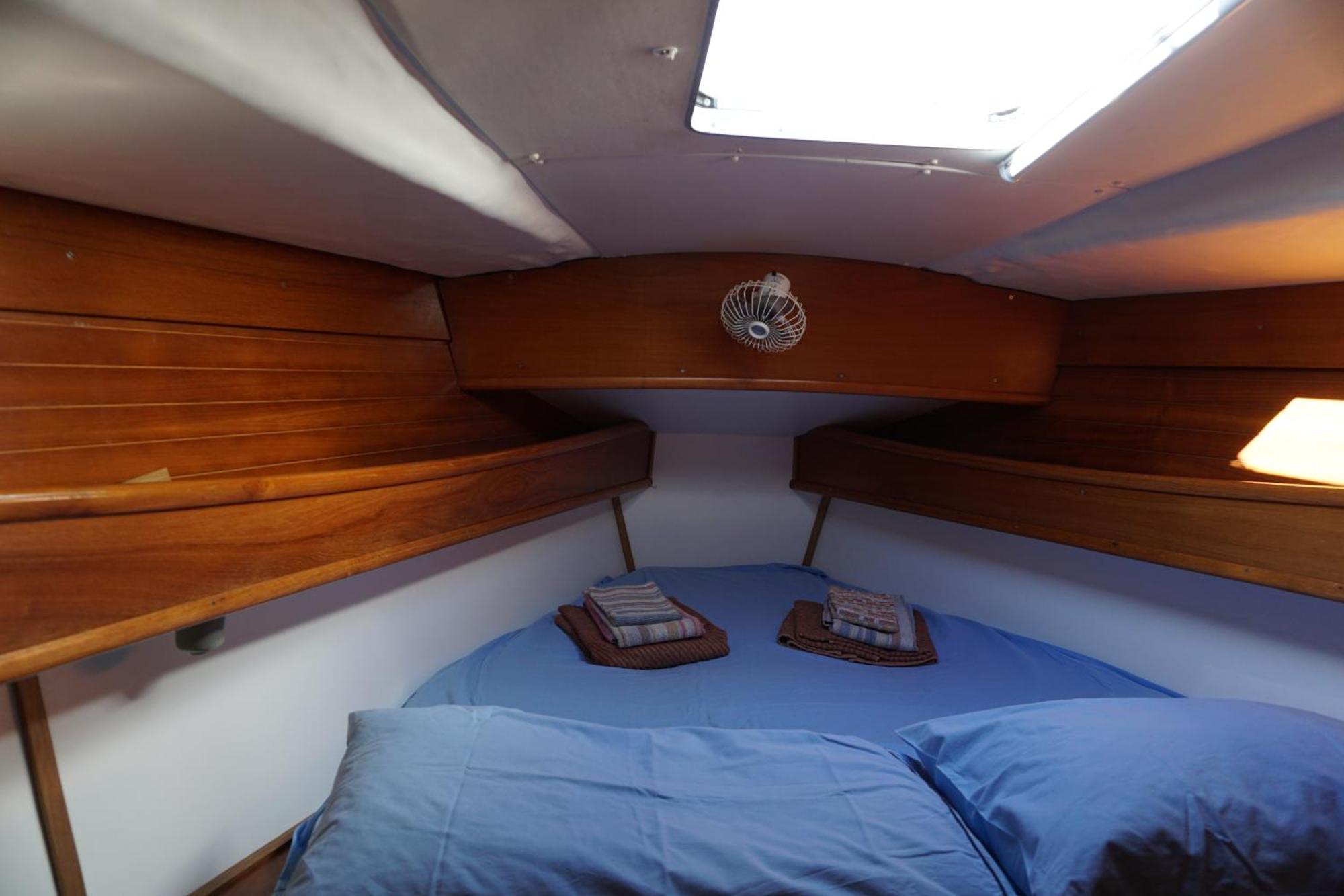 Botel Gloria Sailing *