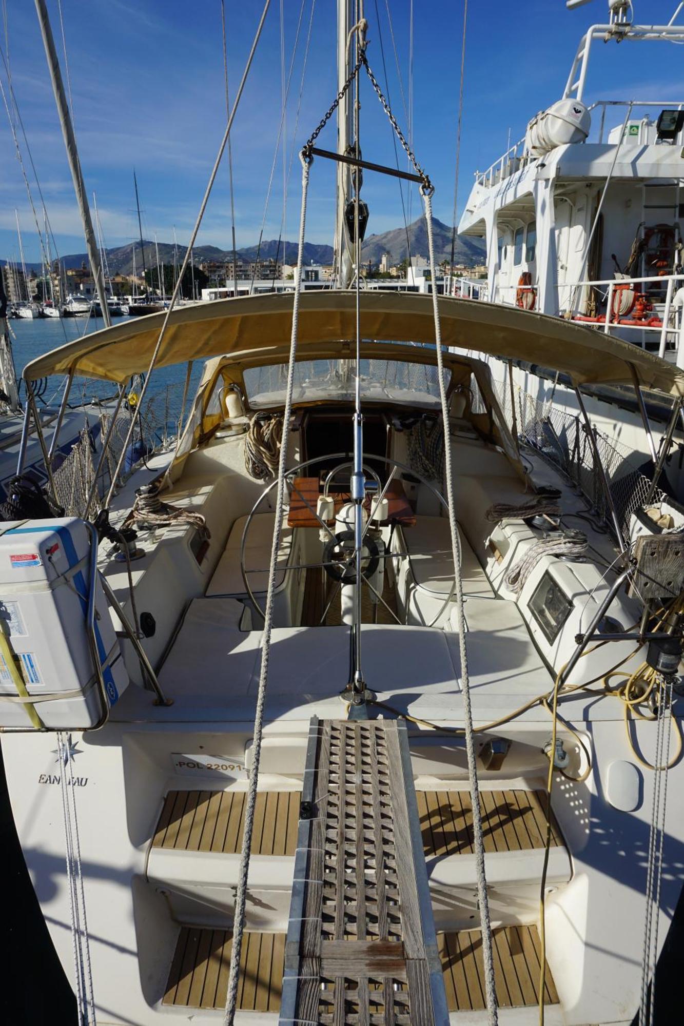 Gloria Sailing Botel Palermo
