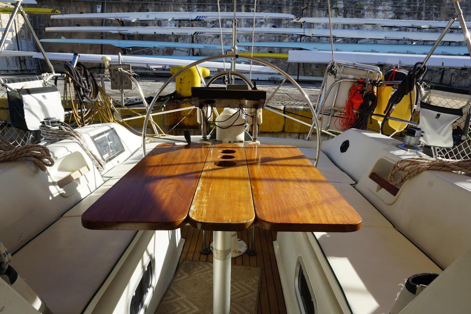 Botel Gloria Sailing *