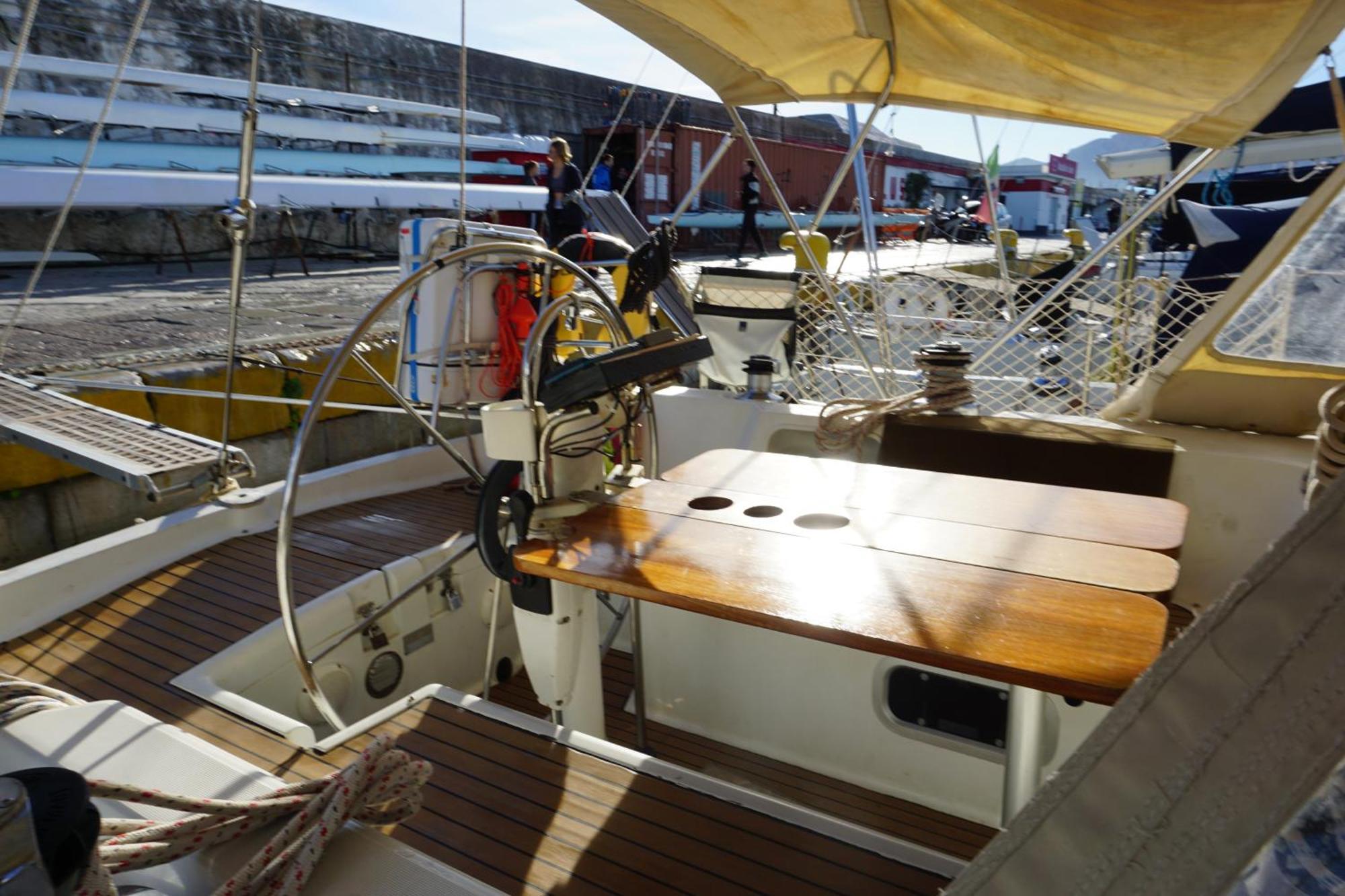 Botel Gloria Sailing *