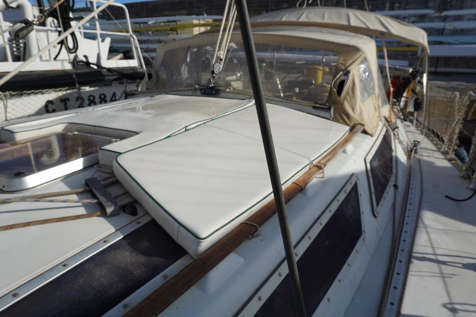 Gloria Sailing Botel