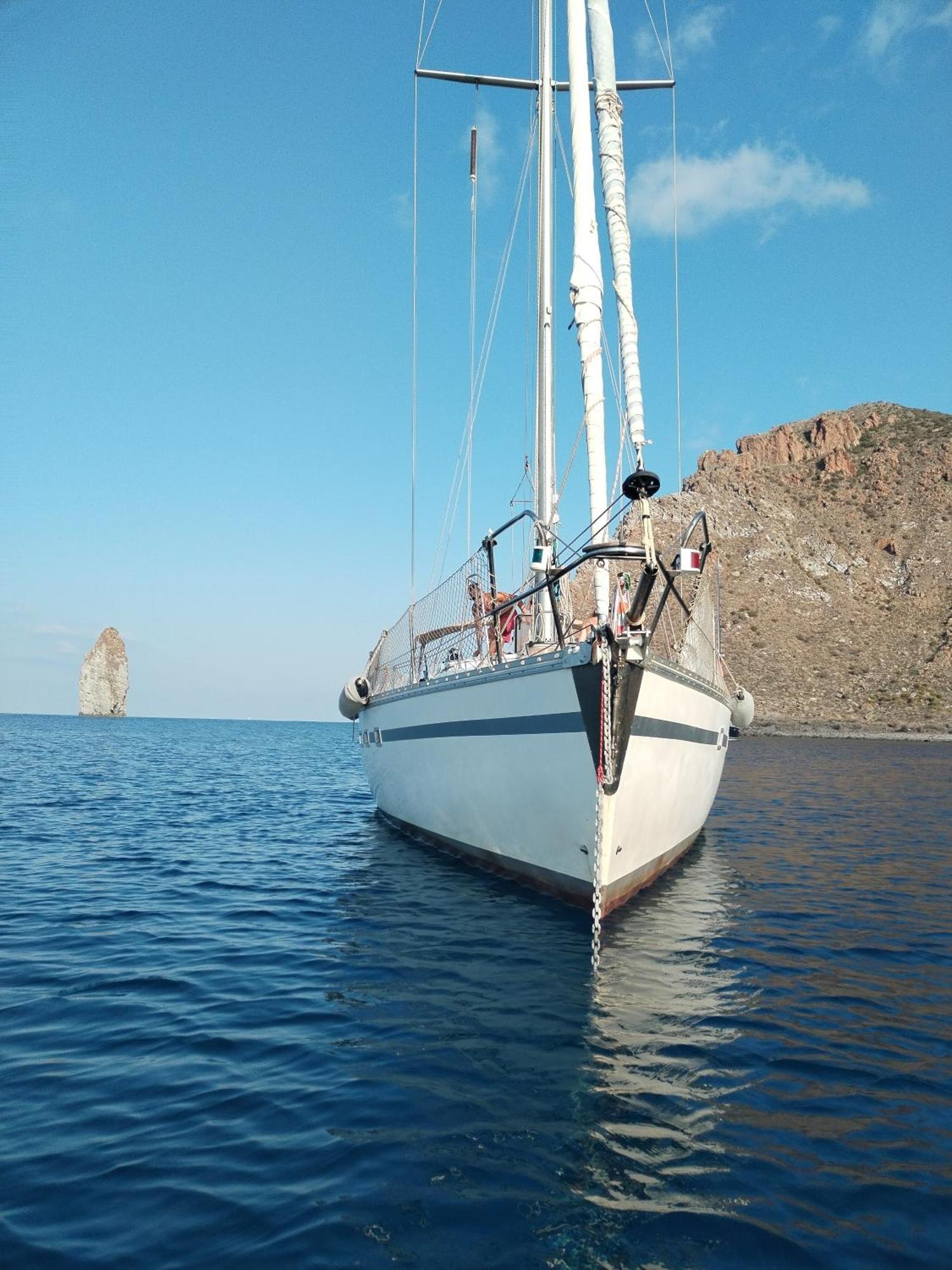 Gloria Sailing Botel *