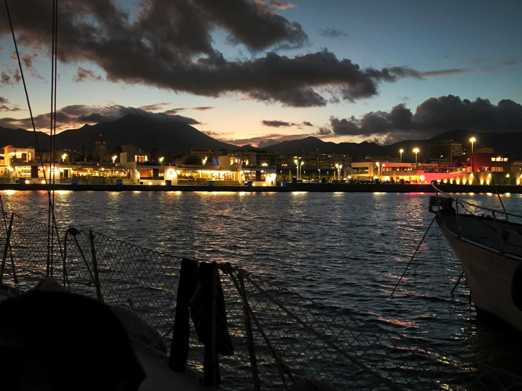 Botel Gloria Sailing *